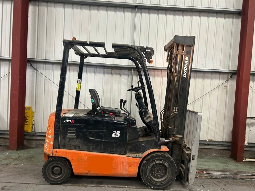 Doosan B25X-5 - 电动叉车:图5 Doosan B25X-5 - 电动叉车:图5