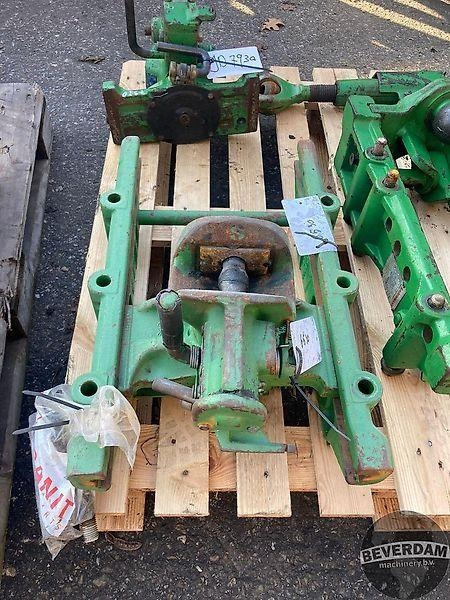 John Deere Trekhaakframe met boventrekhaak - 拖拉机:图2 John Deere Trekhaakframe met boventrekhaak - 拖拉机:图2