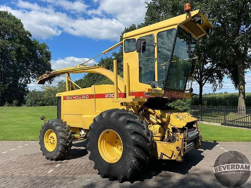 New Holland 2305 - 农业机械:图2 New Holland 2305 - 农业机械:图2