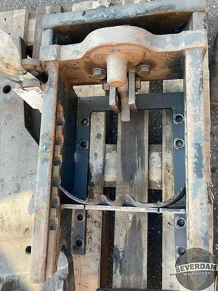 New Holland Trekhaakframe + trekhaken - 拖拉机:图2 New Holland Trekhaakframe + trekhaken - 拖拉机:图2