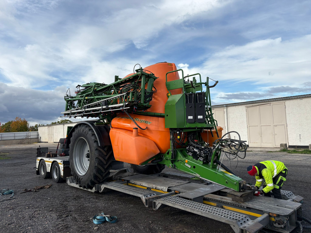 AMAZONE UX 6200 36m GPS - 牵引式喷雾机:图2 AMAZONE UX 6200 36m GPS - 牵引式喷雾机:图2