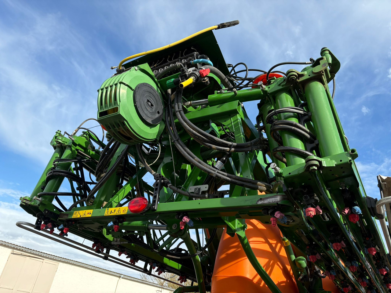 AMAZONE UX 6200 36m GPS - 牵引式喷雾机:图3 AMAZONE UX 6200 36m GPS - 牵引式喷雾机:图3