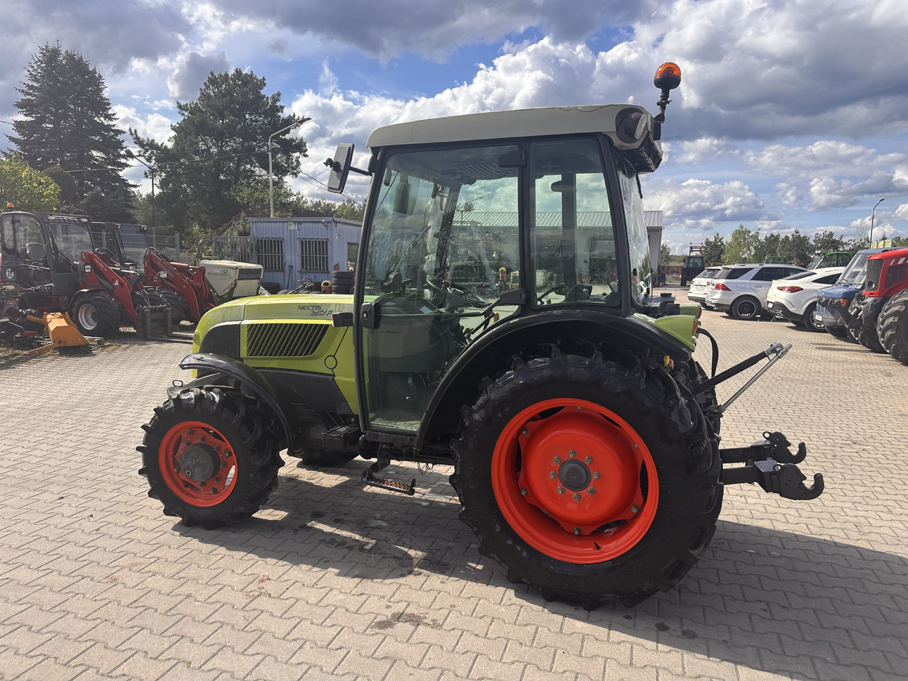 CLAAS NECTIS 257F - 拖拉机:图2 CLAAS NECTIS 257F - 拖拉机:图2