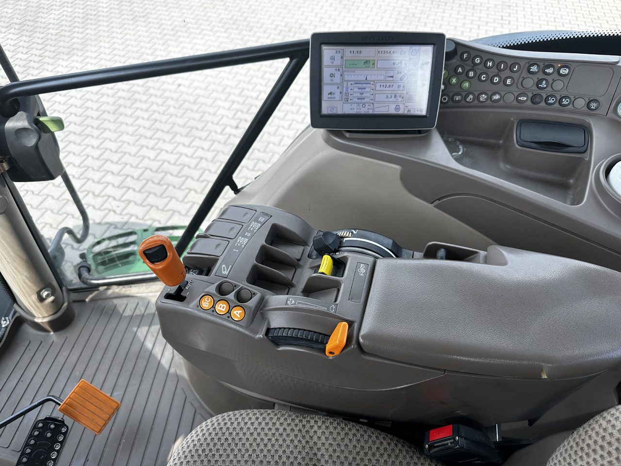 拖拉机 John Deere 6195R：图11