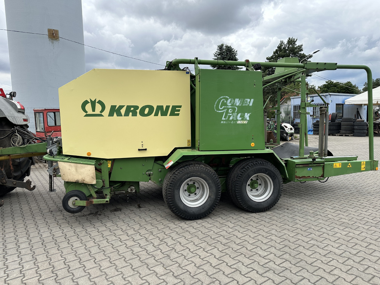 Krone COMBI PACK 1500 V MC - 圆形打包机:图3 Krone COMBI PACK 1500 V MC - 圆形打包机:图3