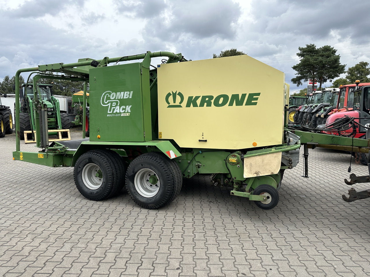 Krone COMBI PACK 1500 V MC - 圆形打包机:图2 Krone COMBI PACK 1500 V MC - 圆形打包机:图2