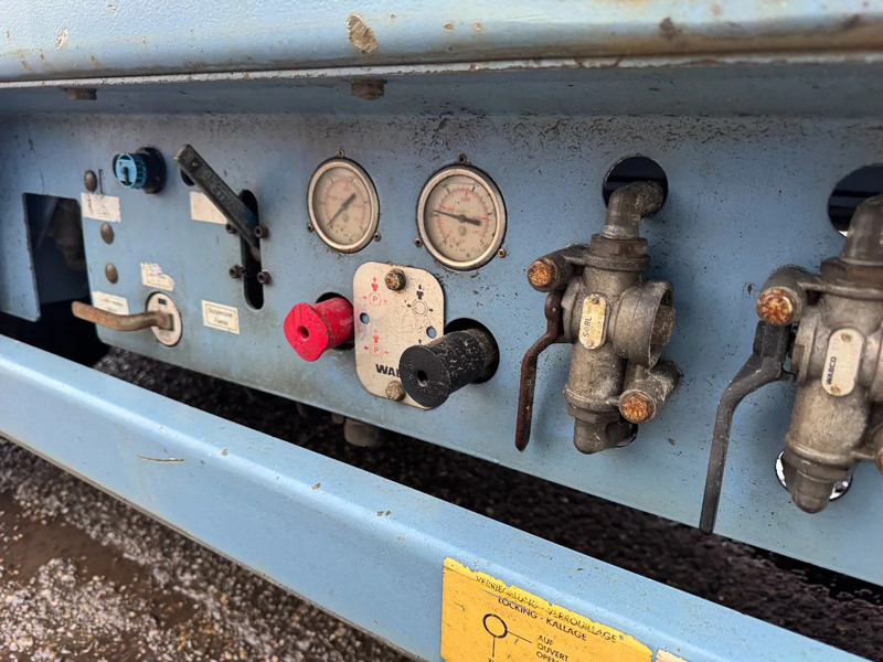 低装载半拖车 Faymonville TL4S 2,8M EXTENDABLE + HYDRAULIC RAMPS 3 AXLE STEERING:图17 低装载半拖车 Faymonville TL4S 2,8M EXTENDABLE + HYDRAULIC RAMPS 3 AXLE STEERING:图17