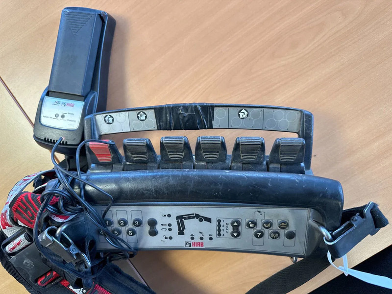 Fruehauf MET HIAB 122E-3 REMOTE CONTROLE, 2014 - 栏板式/ 平板半拖车:图4 Fruehauf MET HIAB 122E-3 REMOTE CONTROLE, 2014 - 栏板式/ 平板半拖车:图4