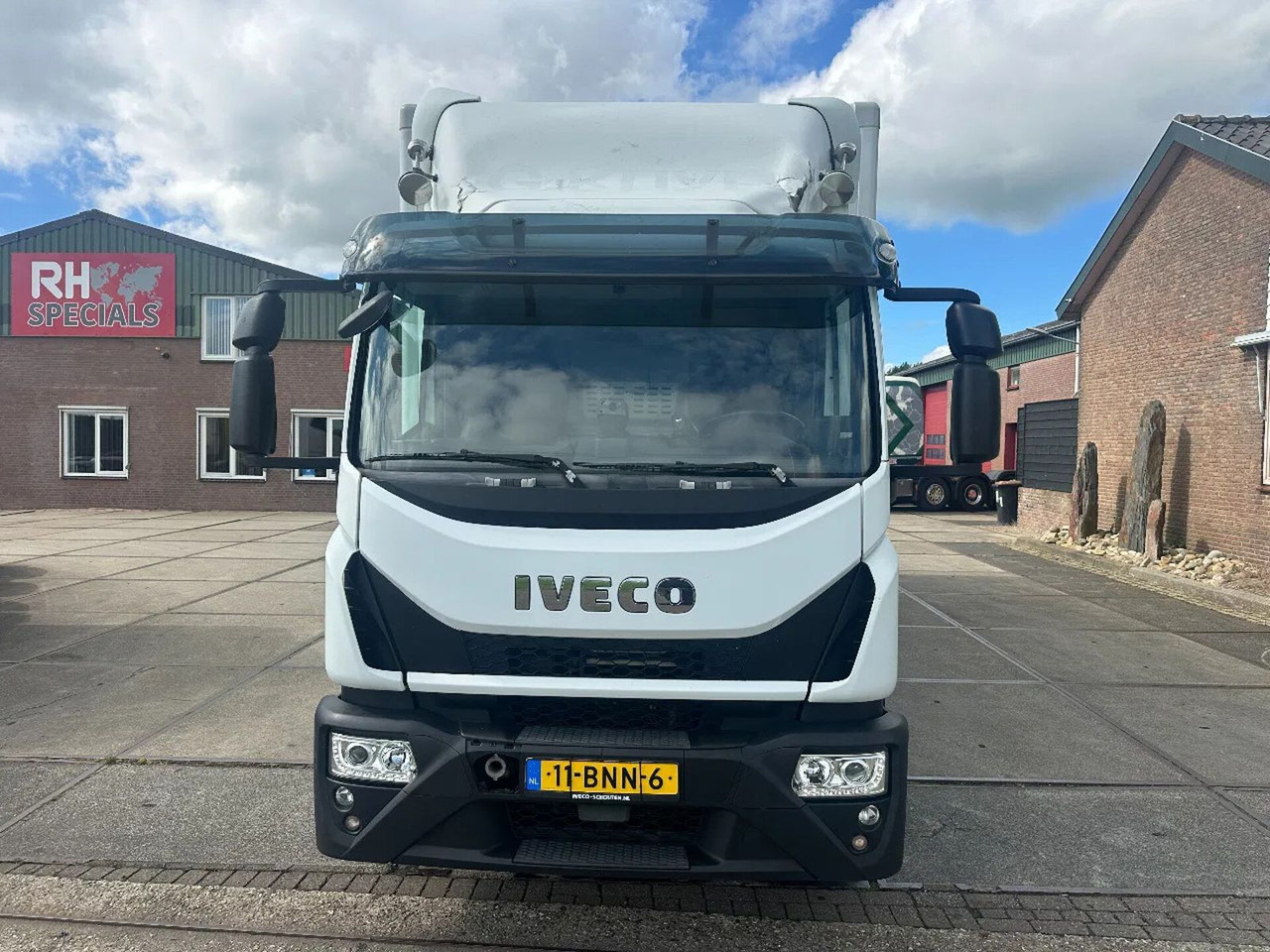 Iveco ML 150 -220, DHOLLANDIA LIFT, BOX 760X250X250 CM - 厢式卡车:图2 Iveco ML 150 -220, DHOLLANDIA LIFT, BOX 760X250X250 CM - 厢式卡车:图2