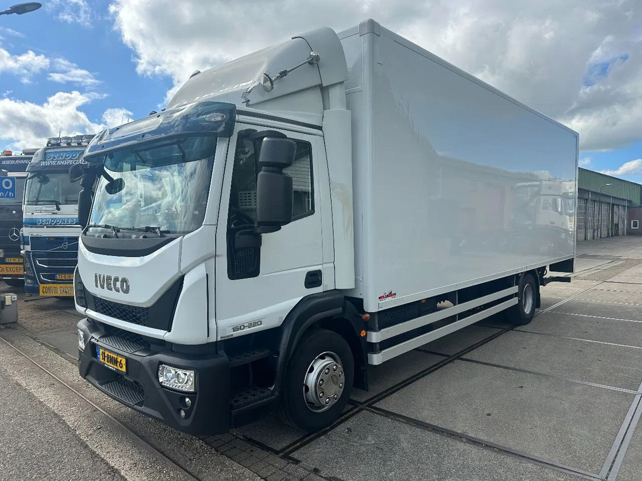 Iveco ML 150 -220, DHOLLANDIA LIFT, BOX 760X250X250 CM - 厢式卡车:图1 Iveco ML 150 -220, DHOLLANDIA LIFT, BOX 760X250X250 CM - 厢式卡车:图1