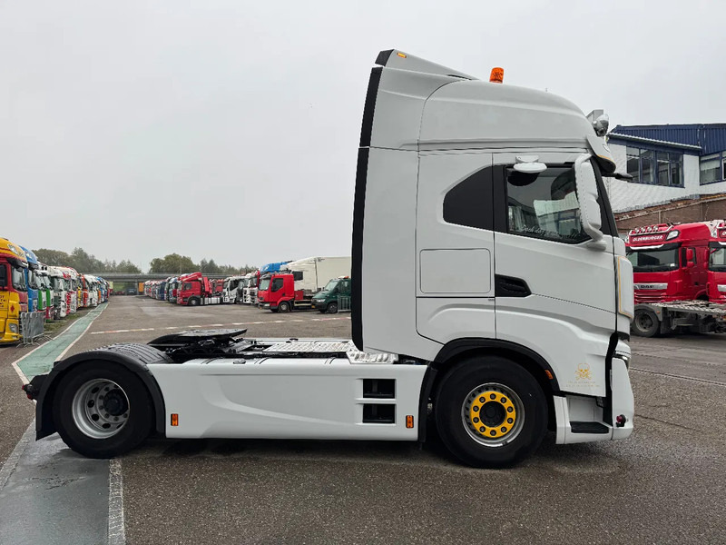 Iveco S-WAY 460 4X2 EURO 6 SKIRTS DOUBLE TANK - 牵引车:图4 Iveco S-WAY 460 4X2 EURO 6 SKIRTS DOUBLE TANK - 牵引车:图4