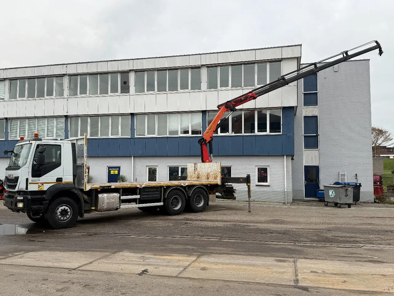 Iveco Trakker 360 6X4 EURO 6 + PALFINGER PK20001K + REMOTE CONTROL - 栏板式/ 平板卡车, 起重车:图2 Iveco Trakker 360 6X4 EURO 6 + PALFINGER PK20001K + REMOTE CONTROL - 栏板式/ 平板卡车, 起重车:图2