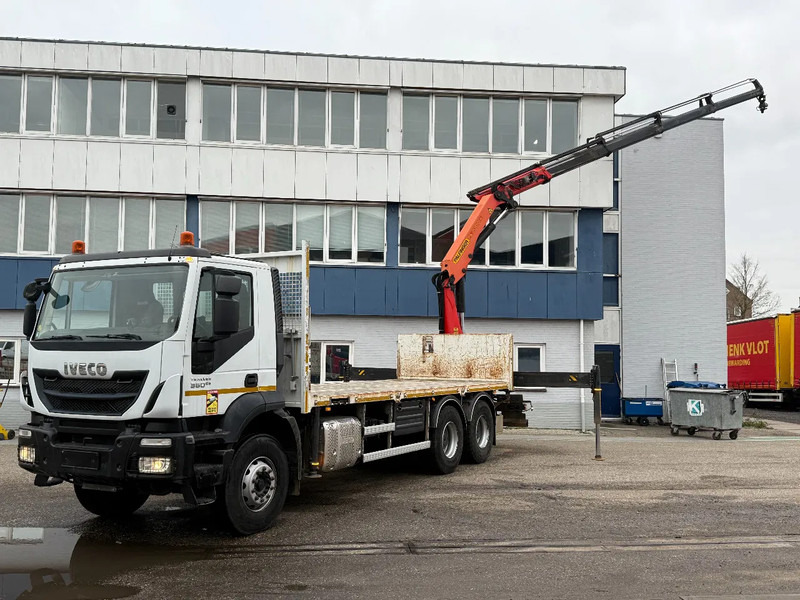 Iveco Trakker 360 6X4 EURO 6 + PALFINGER PK20001K + REMOTE CONTROL - 栏板式/ 平板卡车, 起重车:图1 Iveco Trakker 360 6X4 EURO 6 + PALFINGER PK20001K + REMOTE CONTROL - 栏板式/ 平板卡车, 起重车:图1