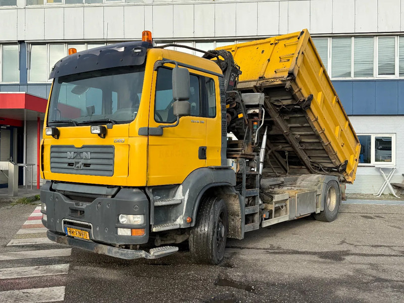 MAN TGA 18.310 4X4 + HIAB 122 ES-2 - DAMAGED CRANE - 翻斗车, 起重车:图1 MAN TGA 18.310 4X4 + HIAB 122 ES-2 - DAMAGED CRANE - 翻斗车, 起重车:图1