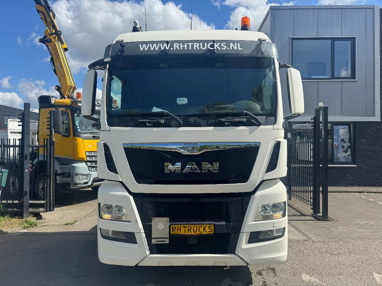 MAN TGX 26.480 6X2 EURO 6 SPOILERS AUTOMATIC - 牵引车:图2 MAN TGX 26.480 6X2 EURO 6 SPOILERS AUTOMATIC - 牵引车:图2