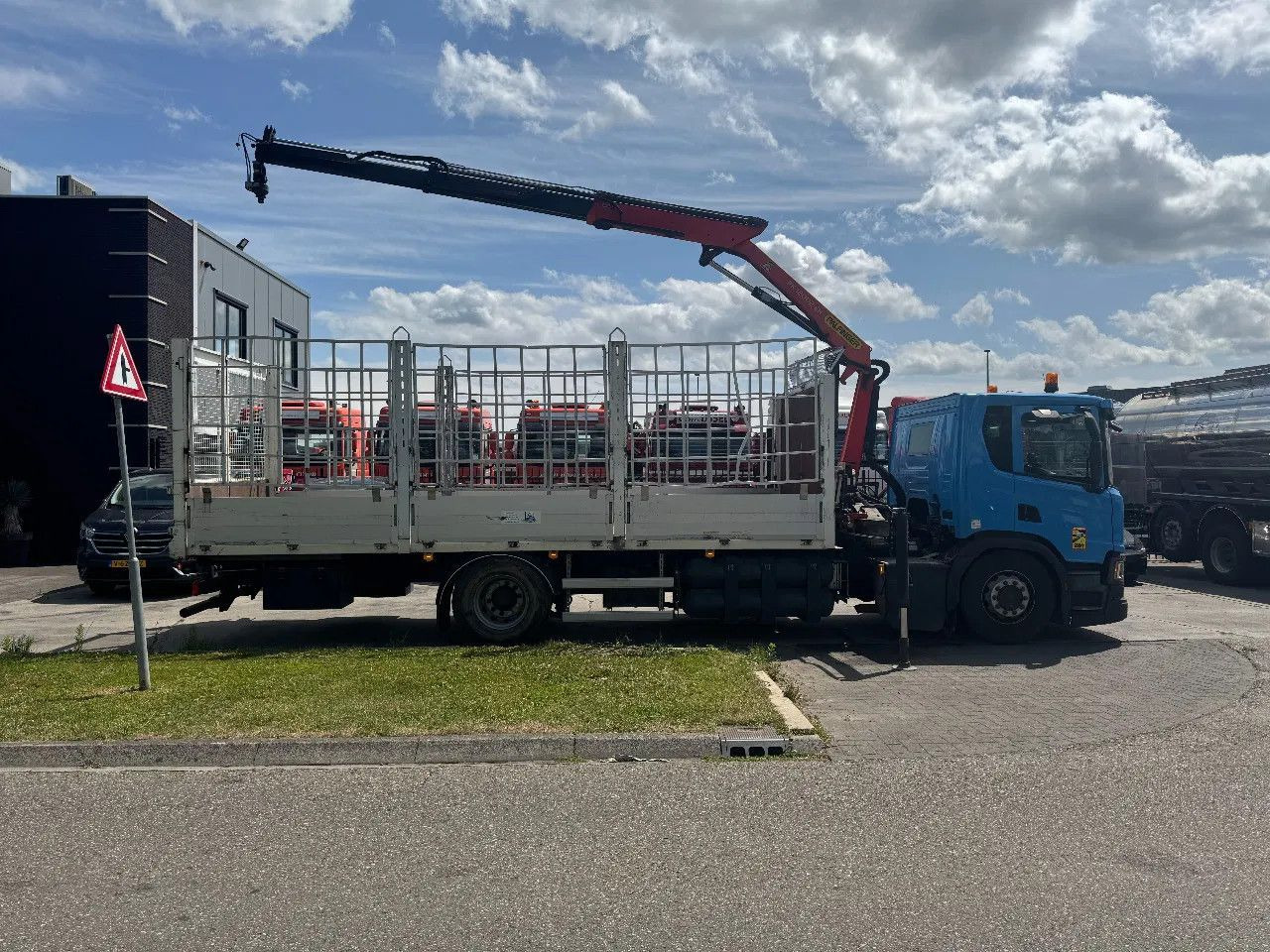Scania P280 4X2 EURO 6 PALFINGER PK12002 + REMOTE CONTR - 栏板式/ 平板卡车, 起重车:图3 Scania P280 4X2 EURO 6 PALFINGER PK12002 + REMOTE CONTR - 栏板式/ 平板卡车, 起重车:图3