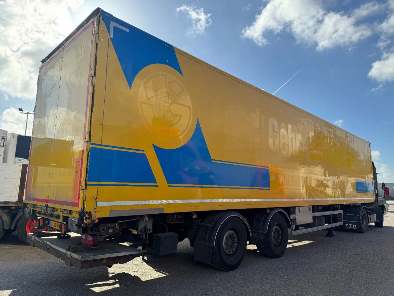 System Trailer TFSH 18 TRPLY - 2 AXLE SAF + STEE - 封闭厢式半拖车:图2 System Trailer TFSH 18 TRPLY - 2 AXLE SAF + STEE - 封闭厢式半拖车:图2