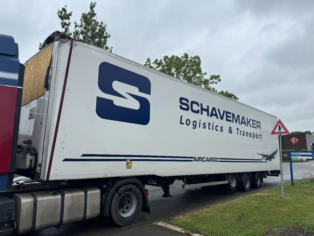 Van Eck 3 AXLE MEGA BPW + ROLLENBAAN + LIFTING AXLE - 封闭厢式半拖车:图1 Van Eck 3 AXLE MEGA BPW + ROLLENBAAN + LIFTING AXLE - 封闭厢式半拖车:图1
