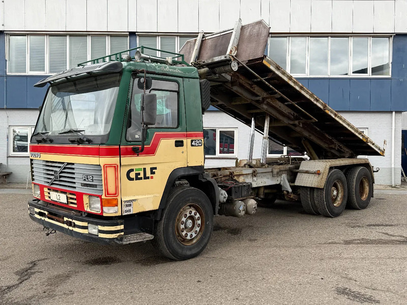 Volvo FL 12.420 6X2 MANUAL GEAR / FULL STEEL SUSP. / 10 TYRES / HUB REDUCT. + CABLELIFT TIPPER + CONTAINER FLATBED - 光缆系统卡车:图1 Volvo FL 12.420 6X2 MANUAL GEAR / FULL STEEL SUSP. / 10 TYRES / HUB REDUCT. + CABLELIFT TIPPER + CONTAINER FLATBED - 光缆系统卡车:图1