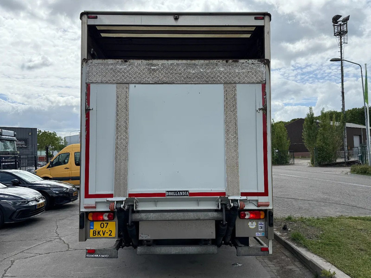 Volvo FL 250 18 TON - ONLY 169.291 KM + DHOLLANDIA LIF - 厢式卡车:图5 Volvo FL 250 18 TON - ONLY 169.291 KM + DHOLLANDIA LIF - 厢式卡车:图5
