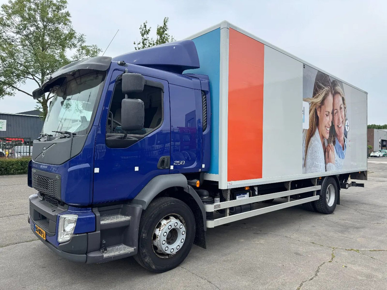 Volvo FL 250 4X2 - EURO 6 + DHOLLANDIA LIFT + TÜV 04-2 - 厢式卡车:图1 Volvo FL 250 4X2 - EURO 6 + DHOLLANDIA LIFT + TÜV 04-2 - 厢式卡车:图1