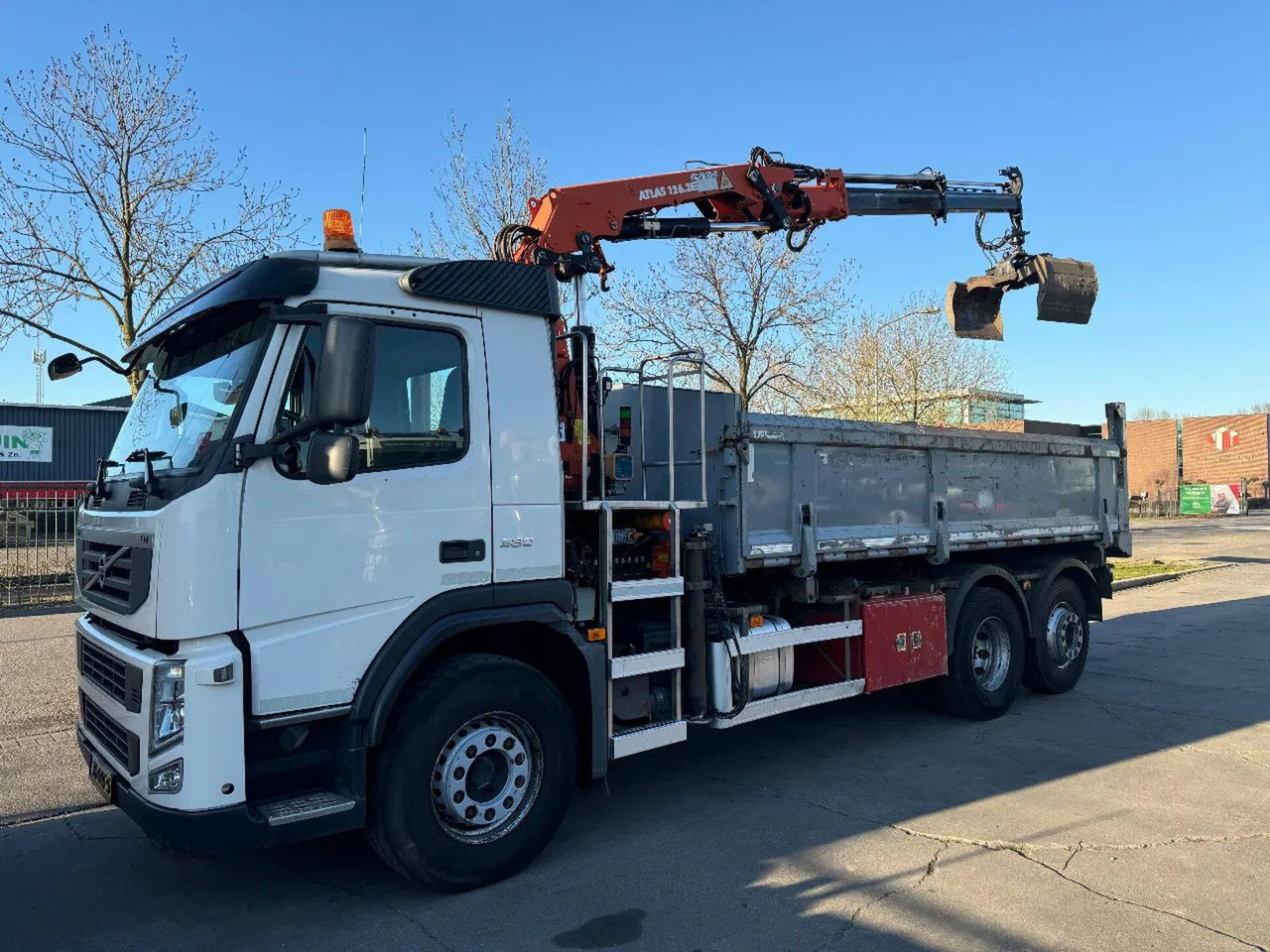 Volvo FM 330 6X2 - EURO 5 + ATLAS 126.3E A2 + REMOTE + - 翻斗车, 起重车:图2 Volvo FM 330 6X2 - EURO 5 + ATLAS 126.3E A2 + REMOTE + - 翻斗车, 起重车:图2