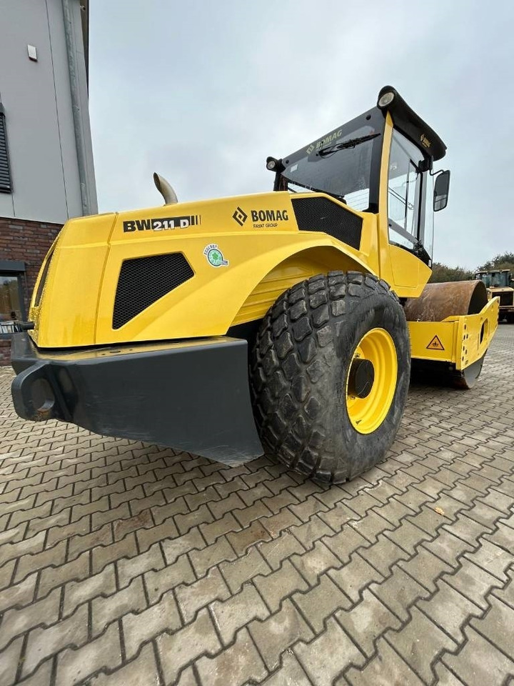 Bomag BW 211 D-5 - 压实机:图2 Bomag BW 211 D-5 - 压实机:图2