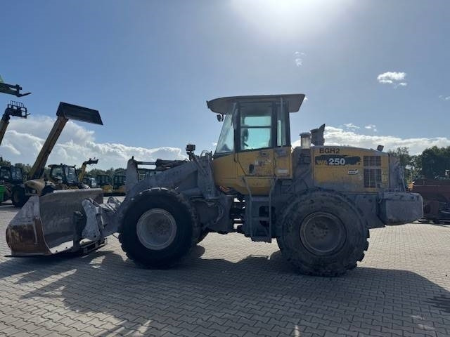 Komatsu WA 250-5 - 轮式装载机:图3 Komatsu WA 250-5 - 轮式装载机:图3