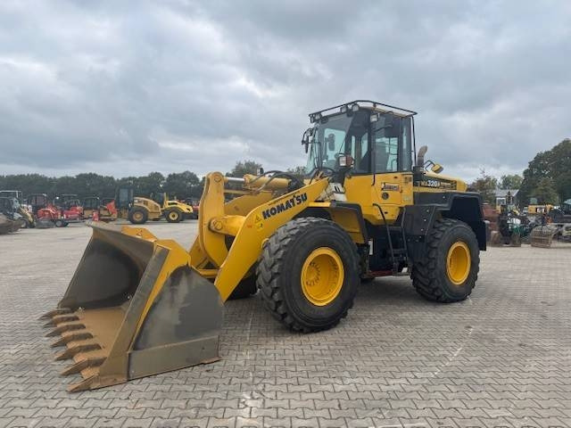 Komatsu WA 320  - 轮式装载机:图1 Komatsu WA 320  - 轮式装载机:图1