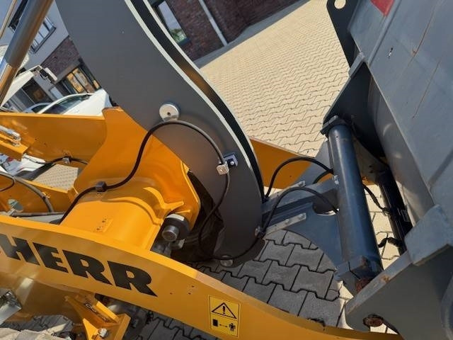 LIEBHERR L 504 Compact - 轮式装载机:图5 LIEBHERR L 504 Compact - 轮式装载机:图5