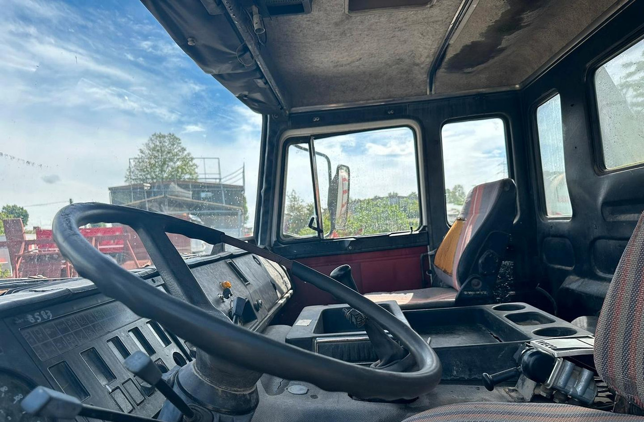 Iveco 330 26 con gru - 栏板式/ 平板卡车, 起重车:图5 Iveco 330 26 con gru - 栏板式/ 平板卡车, 起重车:图5