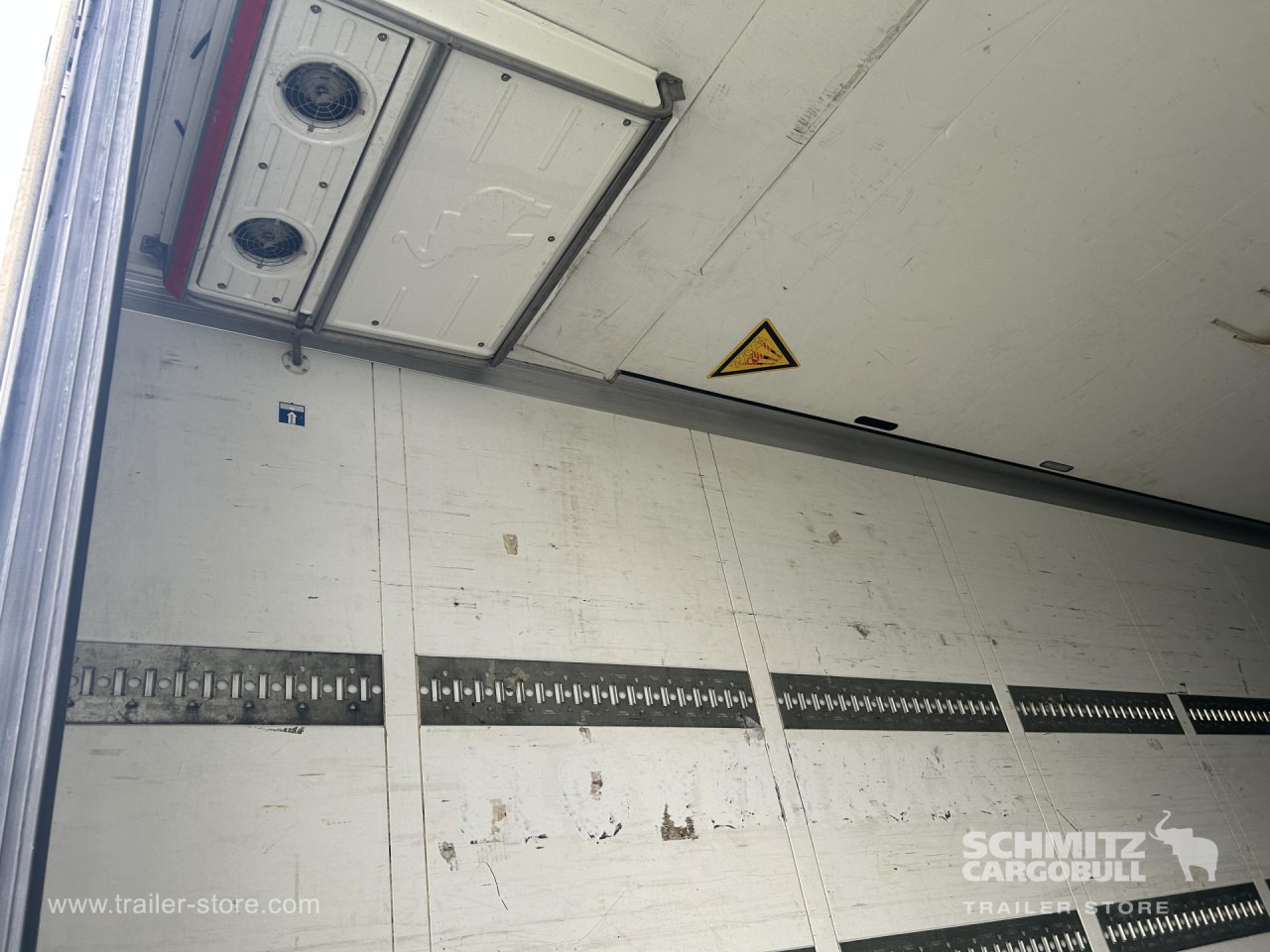 SCHMITZ Reefer Multitemp Taillift - 等温半拖车:图3 SCHMITZ Reefer Multitemp Taillift - 等温半拖车:图3