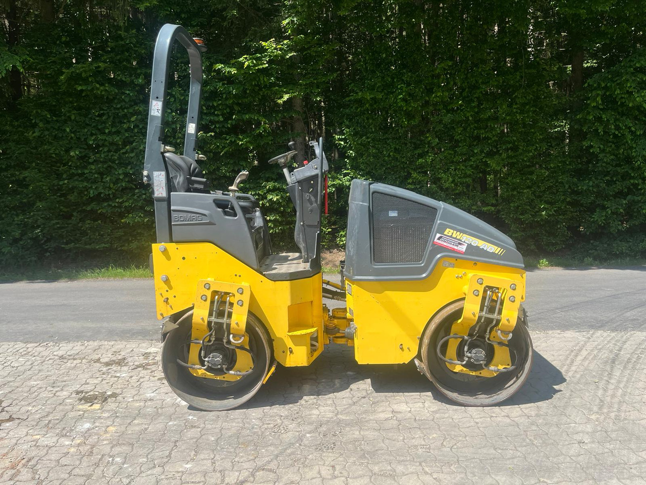 BOMAG BW 120 AD-5 - 小型碾压机:图2 BOMAG BW 120 AD-5 - 小型碾压机:图2