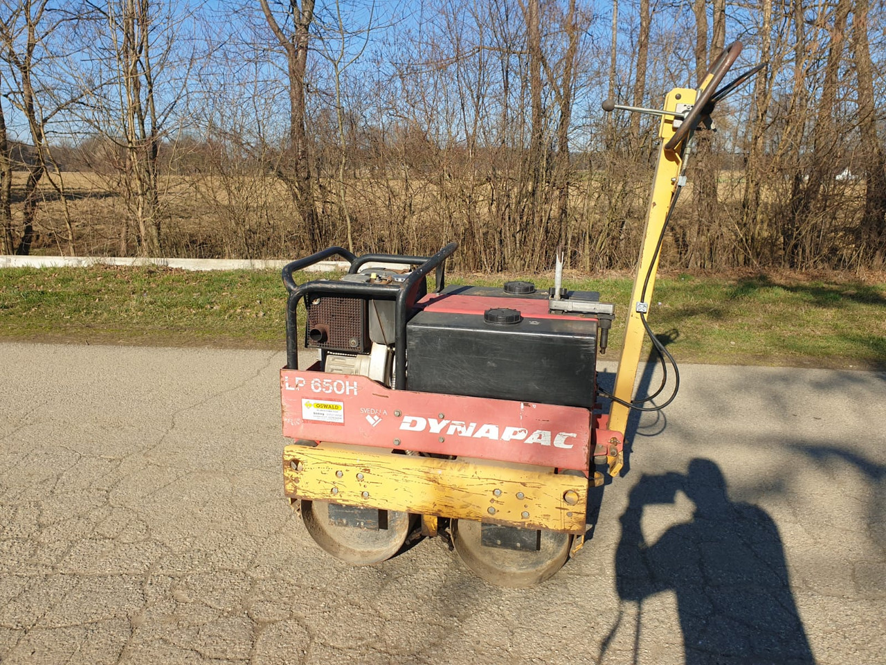 DYNAPAC LP 650 H - 小型碾压机:图1 DYNAPAC LP 650 H - 小型碾压机:图1