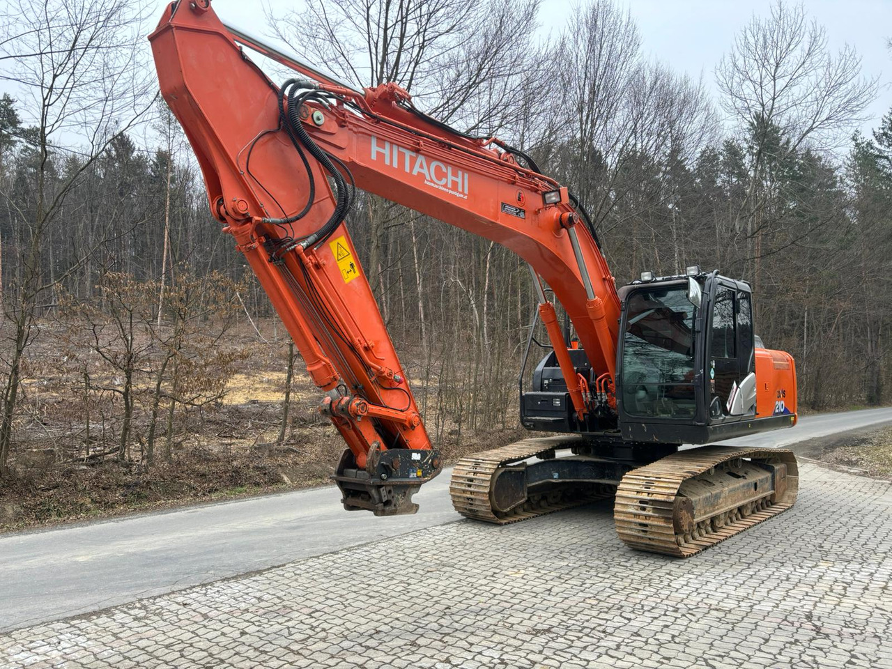 HITACHI ZX 210-6 - 履带式挖掘机:图3 HITACHI ZX 210-6 - 履带式挖掘机:图3