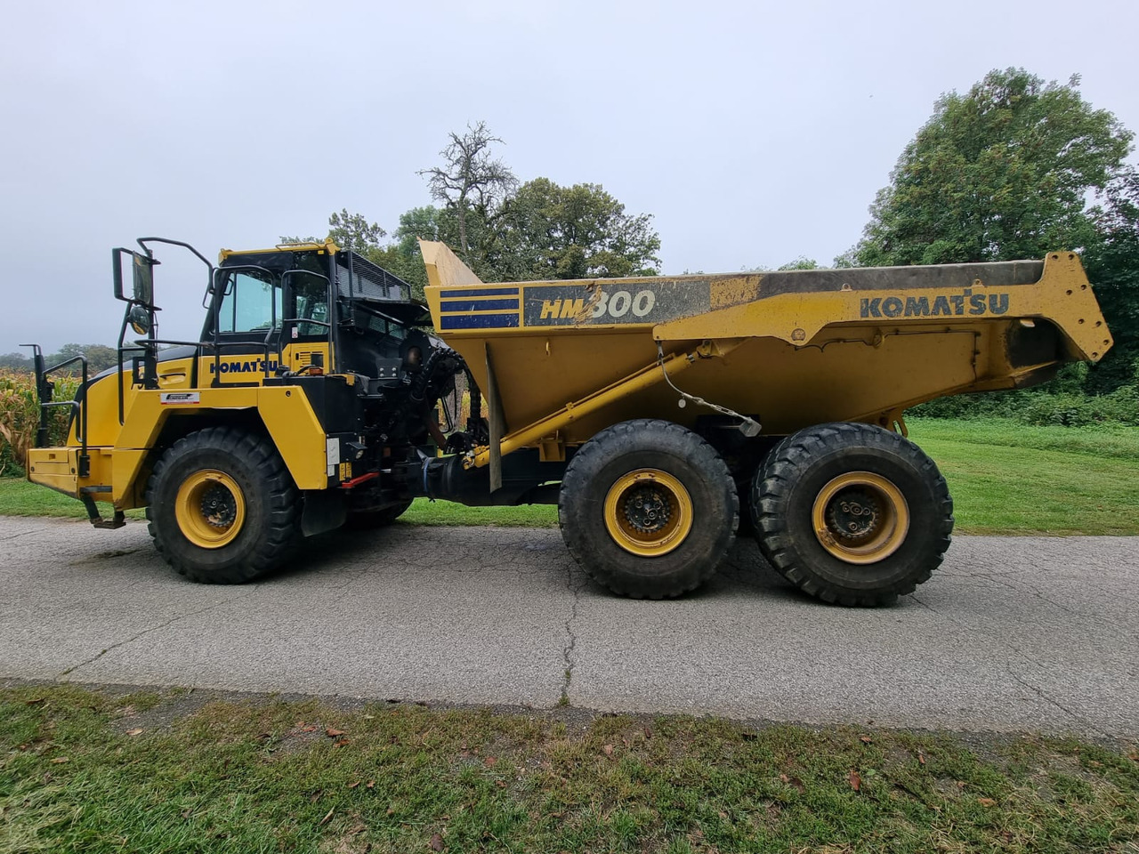 KOMATSU HM 300-5EO - 未铰接自卸车/ 运石车:图1 KOMATSU HM 300-5EO - 未铰接自卸车/ 运石车:图1