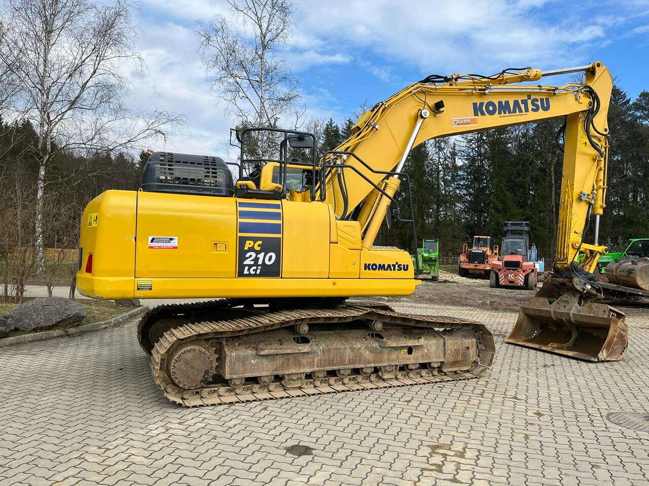 KOMATSU PC 210 LCI-11 - 履带式挖掘机:图2 KOMATSU PC 210 LCI-11 - 履带式挖掘机:图2