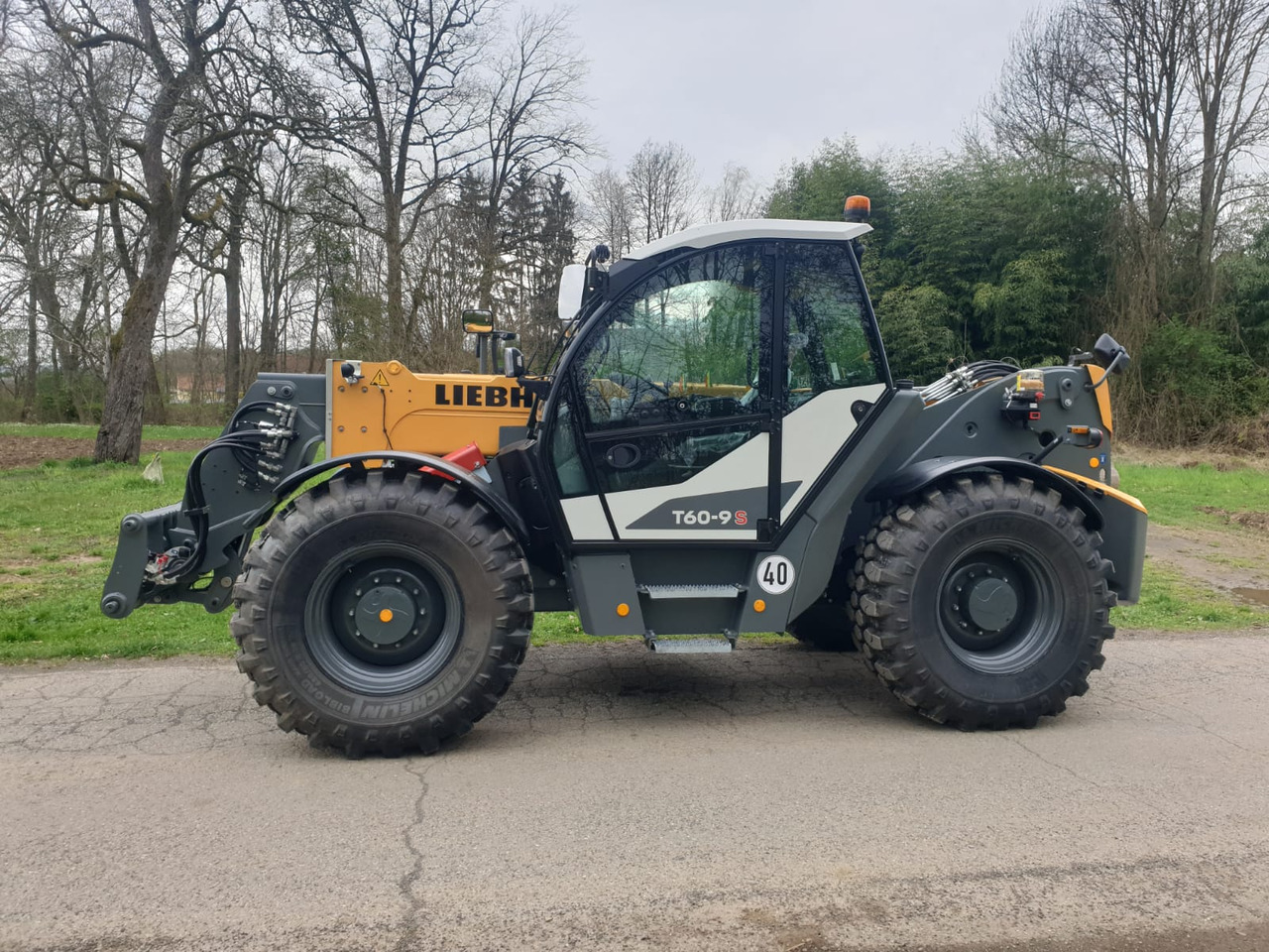 LIEBHERR T 60-9s - 伸缩臂叉装车:图1 LIEBHERR T 60-9s - 伸缩臂叉装车:图1