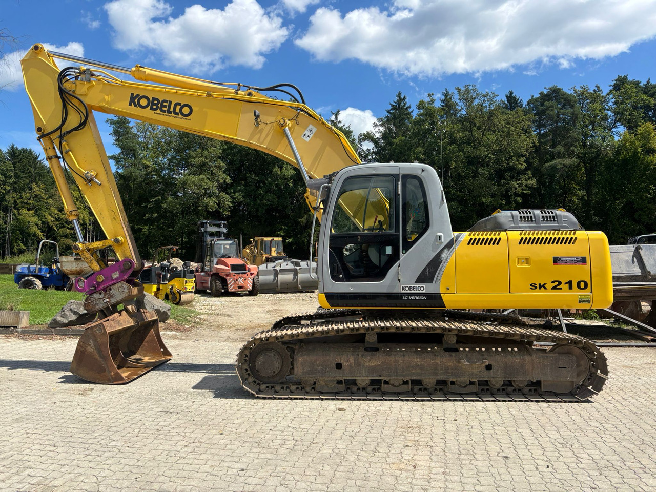 NEW HOLLAND Kobelco E 215 B - 履带式挖掘机:图1 NEW HOLLAND Kobelco E 215 B - 履带式挖掘机:图1