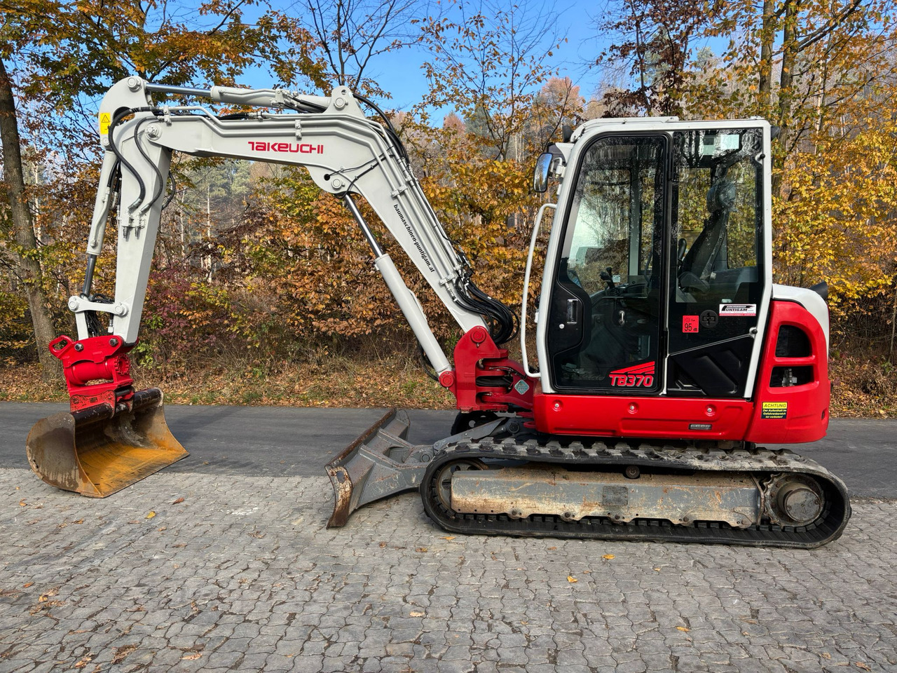 TAKEUCHI TB 370 - 小型挖掘机:图1 TAKEUCHI TB 370 - 小型挖掘机:图1