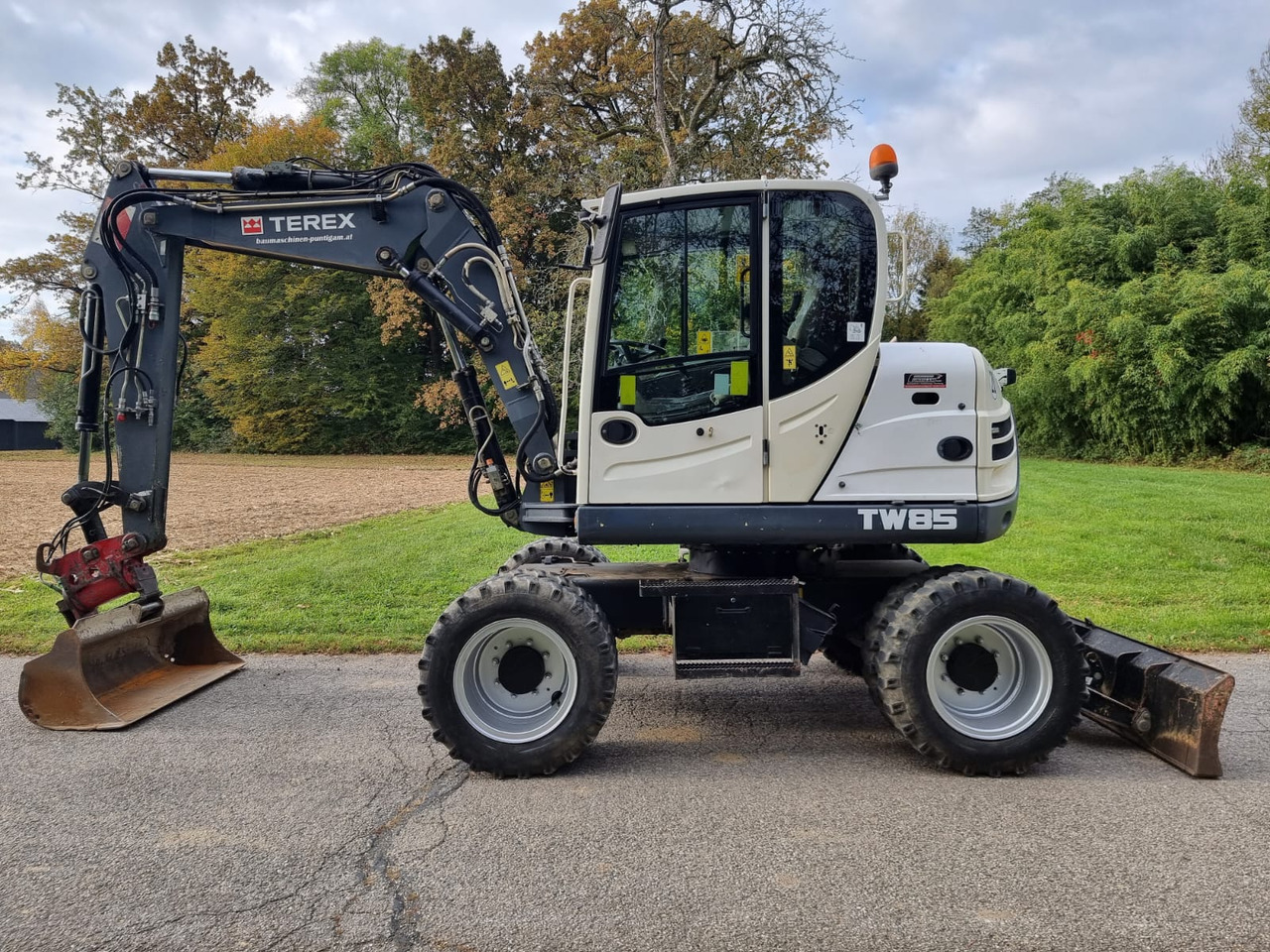 Terex TW 85 - 轮式挖掘机:图1 Terex TW 85 - 轮式挖掘机:图1