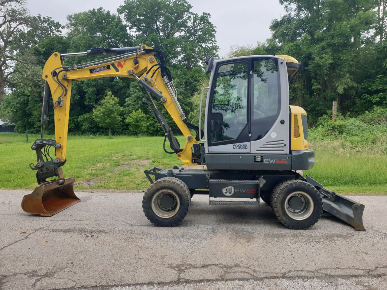 Wacker Neuson EW 65 - 轮式挖掘机:图1 Wacker Neuson EW 65 - 轮式挖掘机:图1