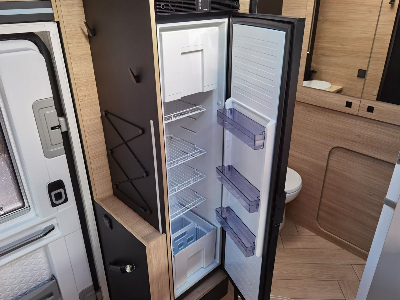 半集成房车 Chausson 650 TITANIUM / - 2026 - / 165PS - 8G. / HUBBETT：图19