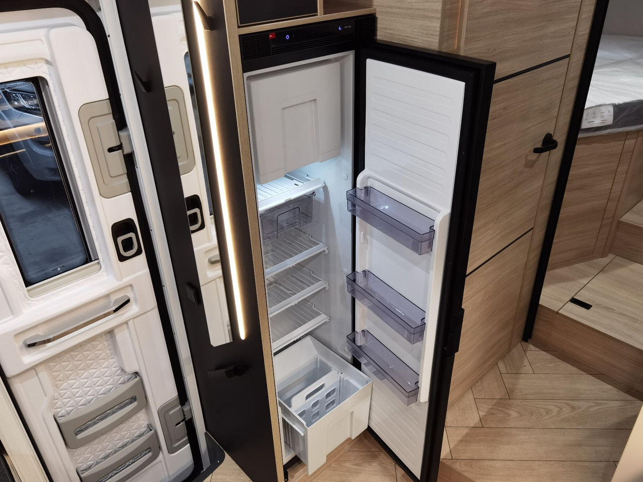 半集成房车 Chausson 797 TITANIUM / -2026- / 165PS-8G. / EINZELBETTEN：图15