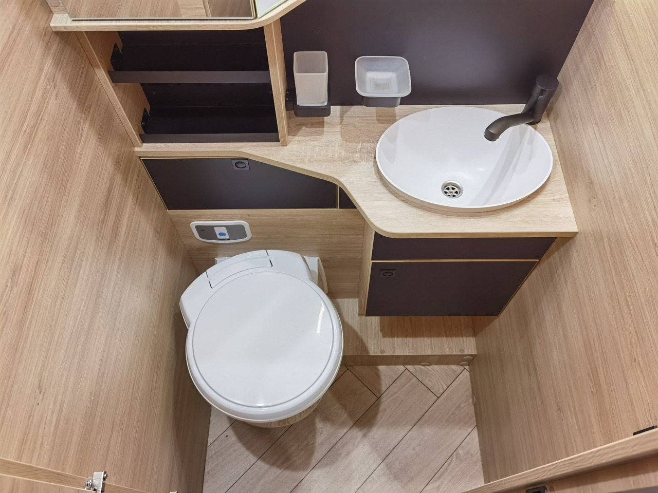 半集成房车 Chausson 797 TITANIUM / -2026- / 165PS-8G. / EINZELBETTEN：图18