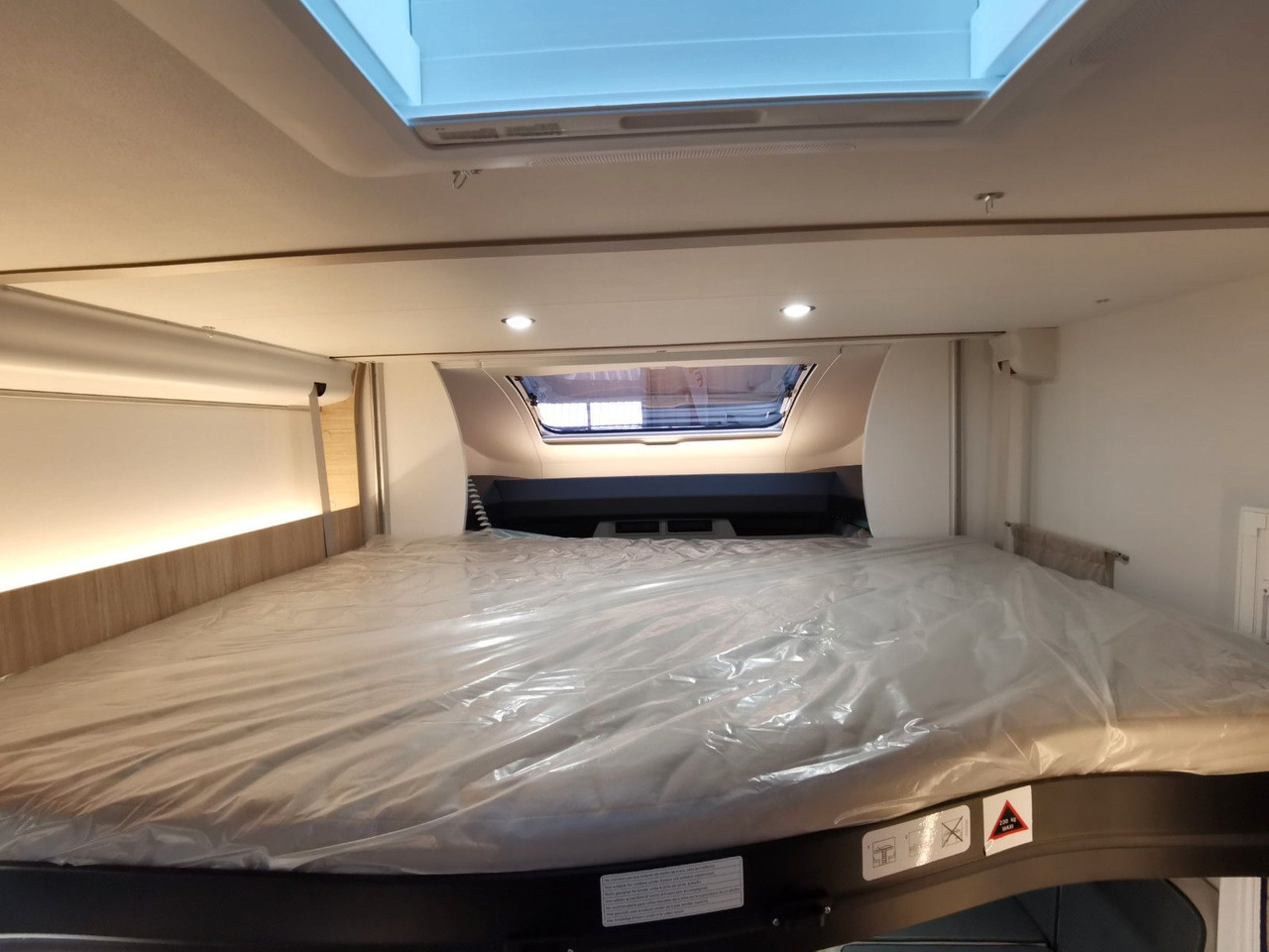 半集成房车 Chausson 797 TITANIUM / - 2026 - / EINZELBETTEN & HUBBETT：图20