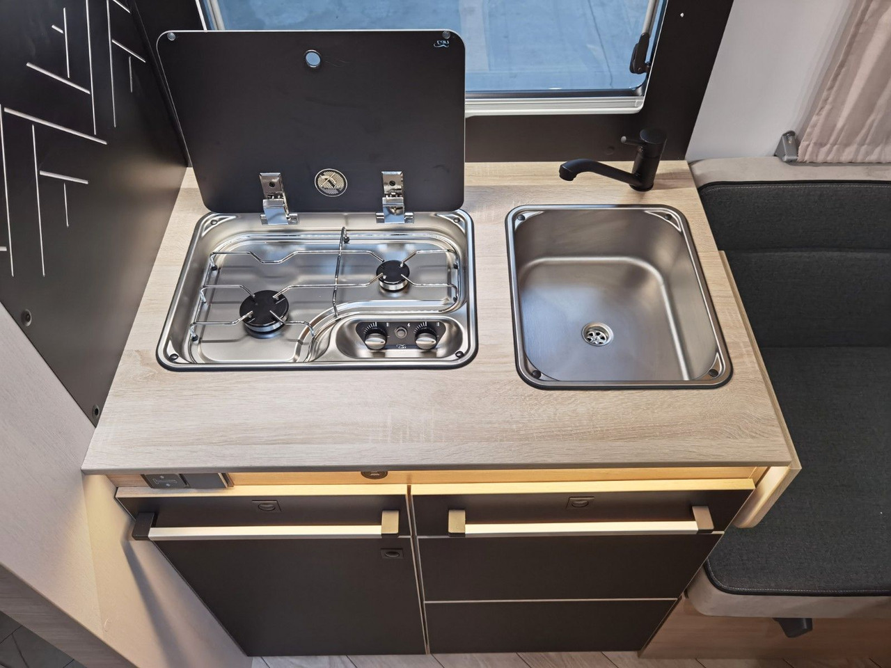 半集成房车 Chausson 797 TITANIUM / - 2026 - / EINZELBETTEN & HUBBETT：图18