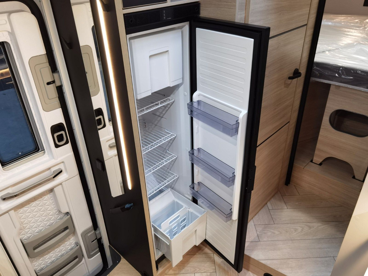 半集成房车 Chausson 797 TITANIUM / - 2026 - / EINZELBETTEN & HUBBETT：图17