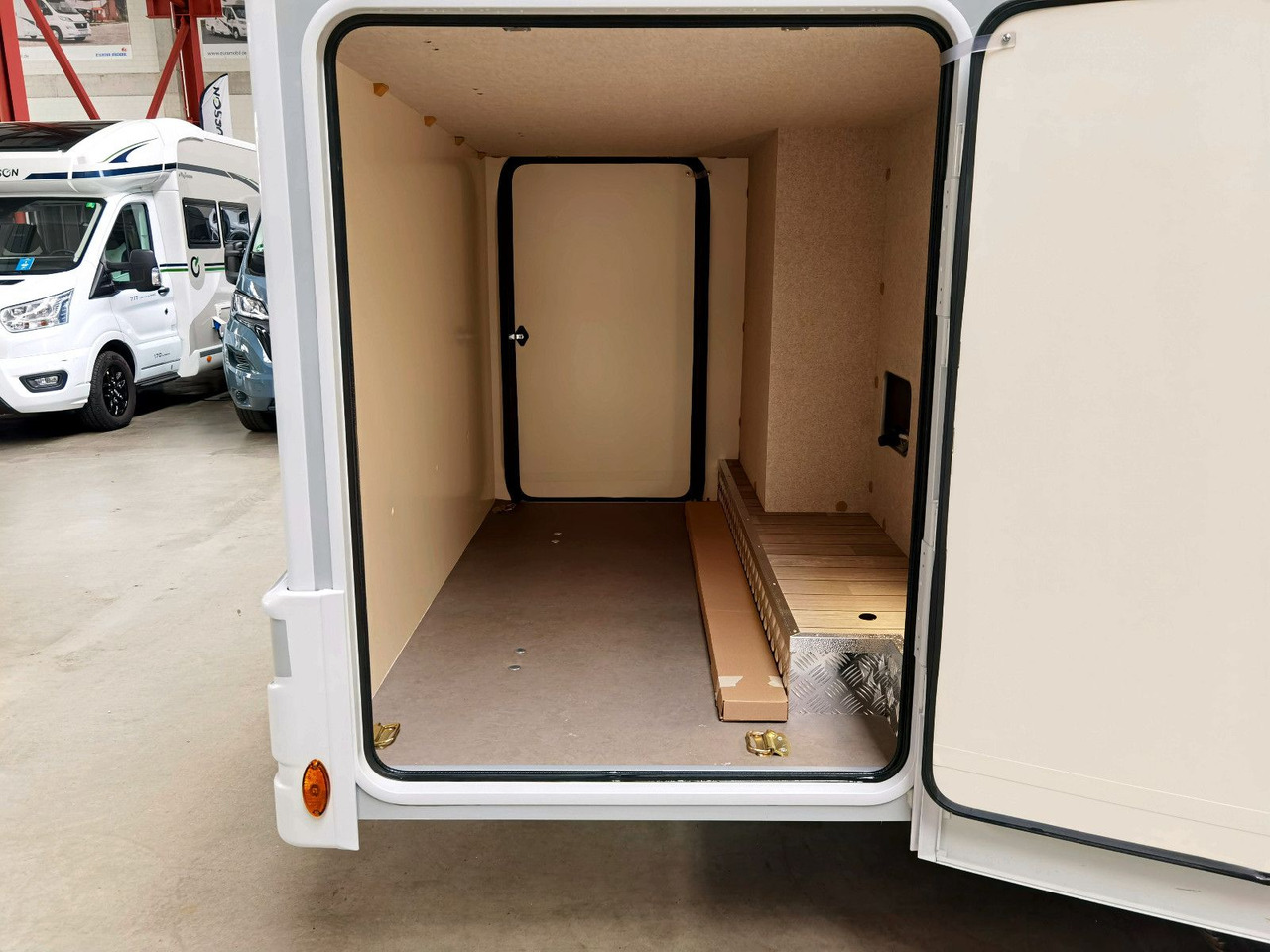 半集成房车 Forster T 669 EBN COUPÈ / -2025- / 165PS / EINZELBETTEN：图9