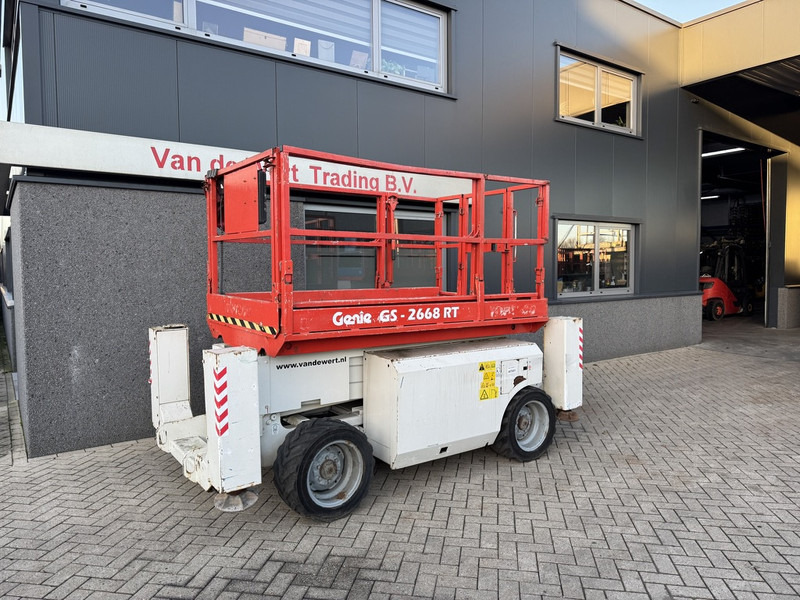 Genie GS 2668 RT Hoogwerker / Arbeitsbuhne 10mtr werkhoogte 4x4 kubota DIESEL 2010 - 剪式升降机:图2 Genie GS 2668 RT Hoogwerker / Arbeitsbuhne 10mtr werkhoogte 4x4 kubota DIESEL 2010 - 剪式升降机:图2